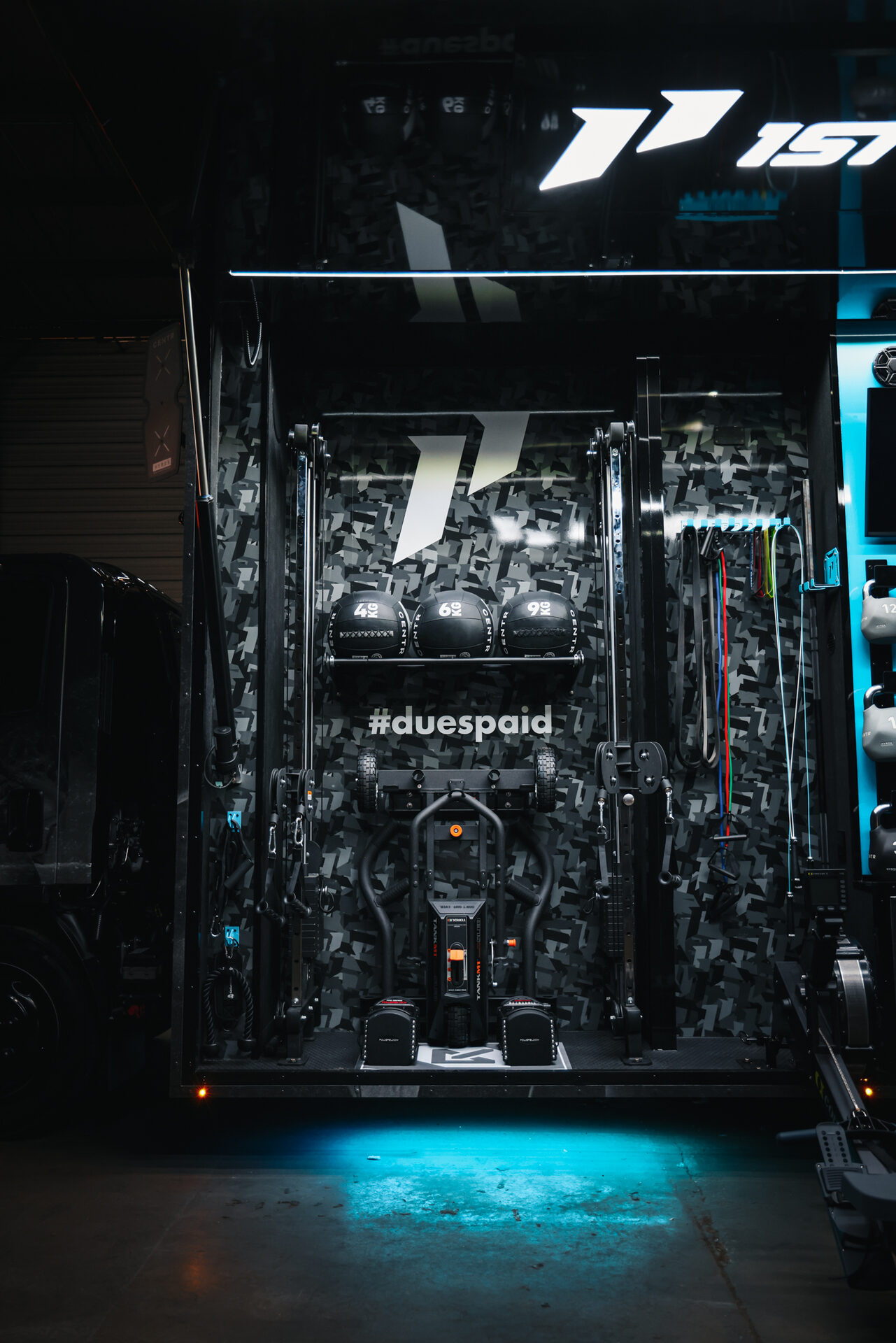 Fit Truk 3.0 interior, front training area